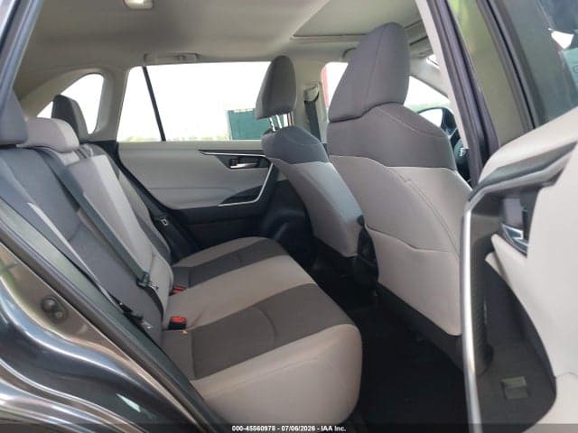 2023 TOYOTA RAV4 XLE 8