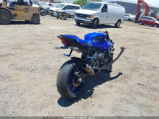2023 YAMAHA YZFR1 4