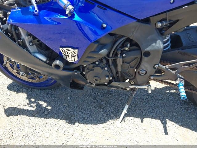 2023 YAMAHA YZFR1 9