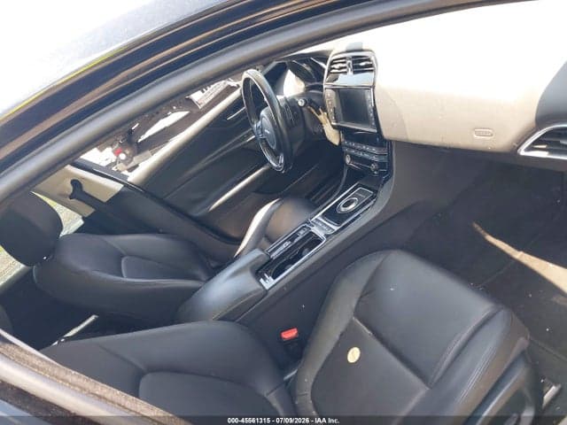 2018 JAGUAR XE 25T 5