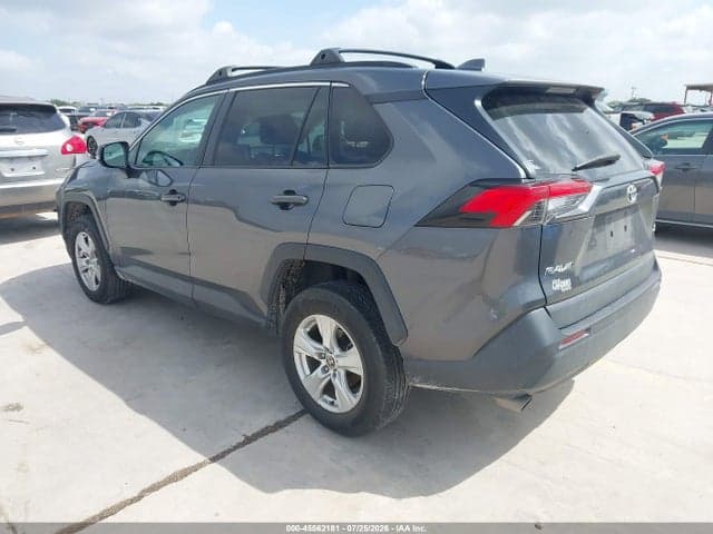 2021 TOYOTA RAV4 XLE 3