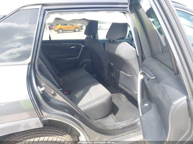 2021 TOYOTA RAV4 XLE 8