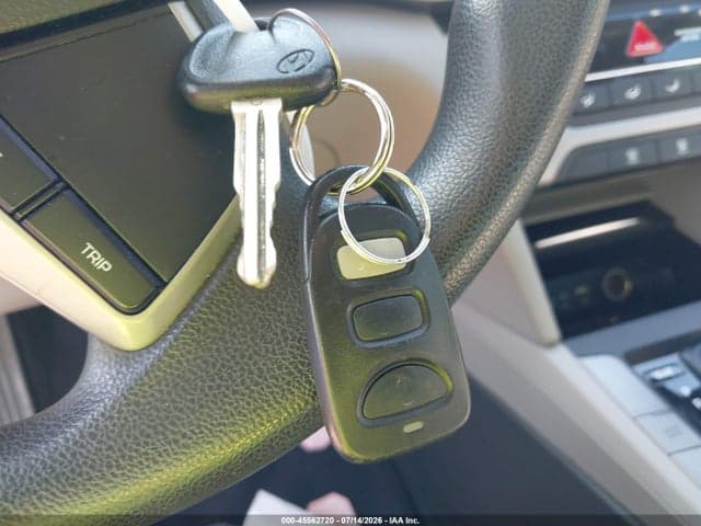 2017 HYUNDAI ELANTRA SE 11