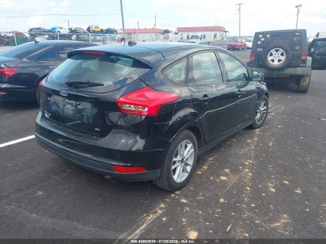 2017 FORD FOCUS SE 4