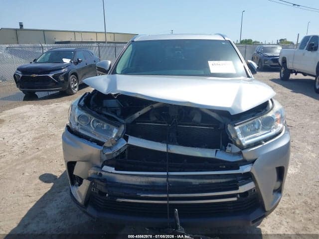2018 TOYOTA HIGHLANDER XLE 12