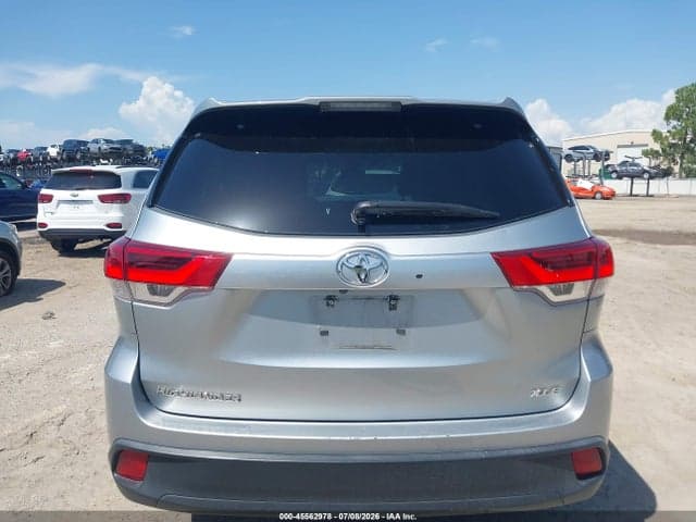 2018 TOYOTA HIGHLANDER XLE 16