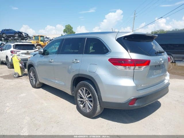 2018 TOYOTA HIGHLANDER XLE 3