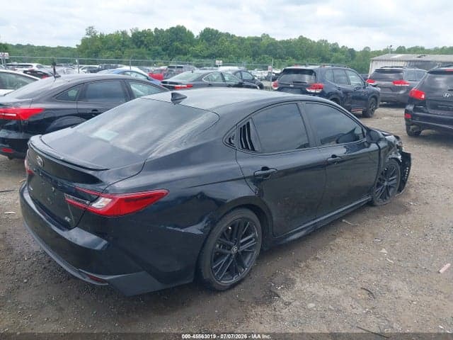 2025 TOYOTA CAMRY SE 4