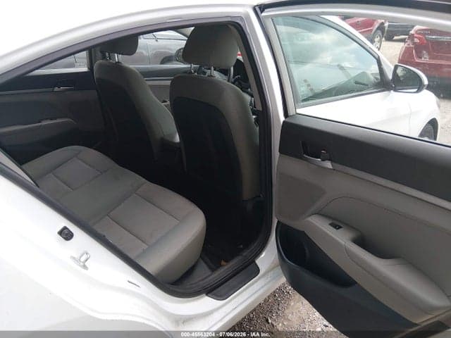 2017 HYUNDAI ELANTRA SE 8
