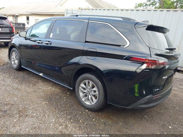 2026 TOYOTA SIENNA XLE 3