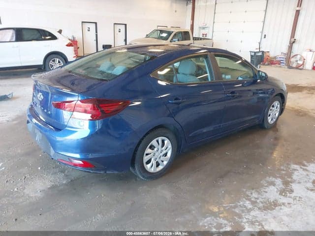 2020 HYUNDAI ELANTRA SE 4