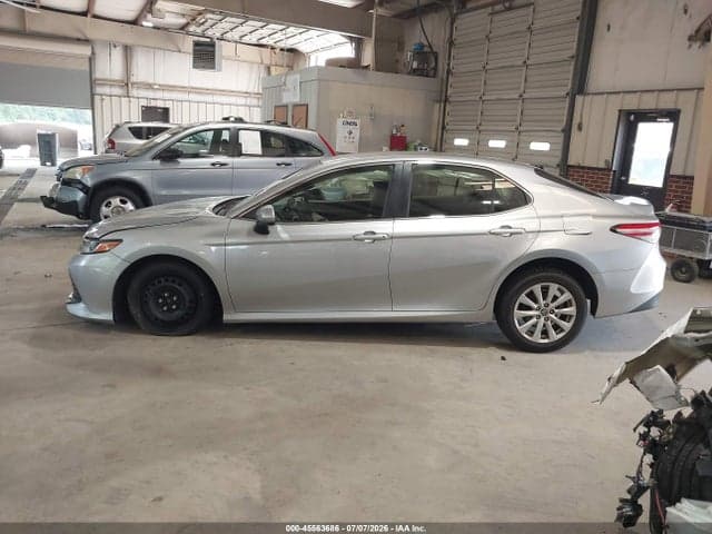 2018 TOYOTA CAMRY LE 14