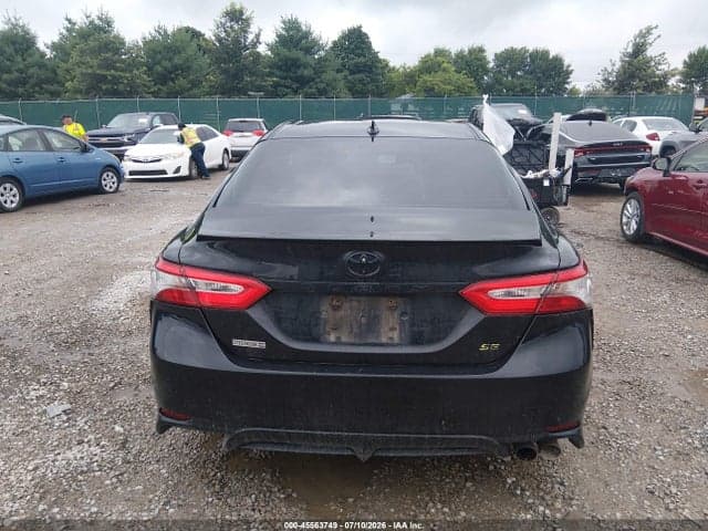 2019 TOYOTA CAMRY SE 16