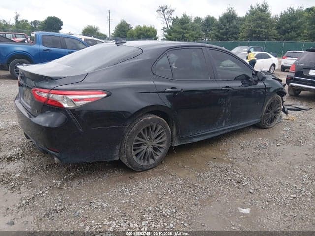 2019 TOYOTA CAMRY SE 4