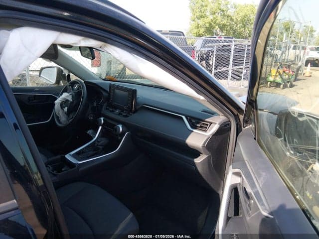 2020 TOYOTA RAV4 LE 5