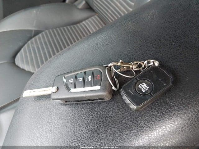 2019 TOYOTA CAMRY SE 11