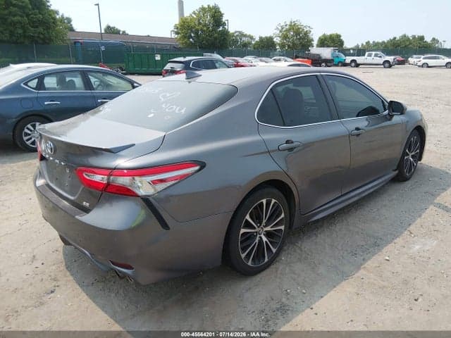 2019 TOYOTA CAMRY SE 4
