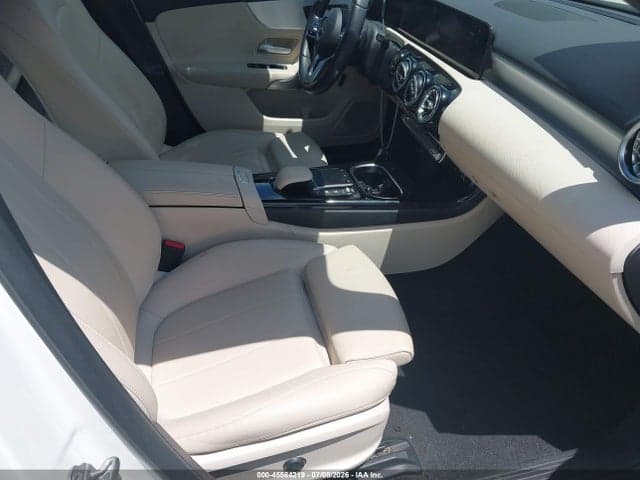 2021 MERCEDES-BENZ A 220 4MATIC 5
