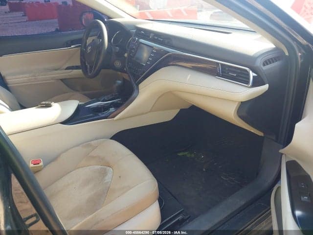 2018 TOYOTA CAMRY LE 5