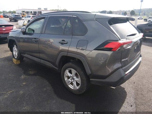 2020 TOYOTA RAV4 XLE 3