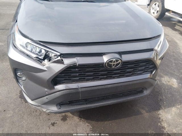 2020 TOYOTA RAV4 XLE 6