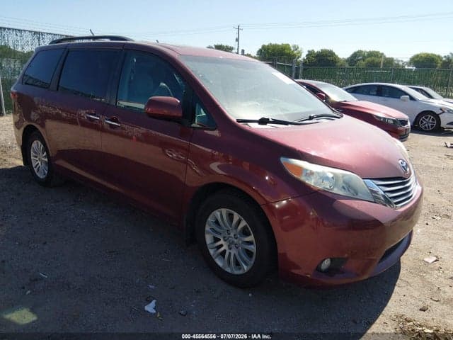 2017 TOYOTA SIENNA XLE PREMIUM 8 PASSENGER - 1