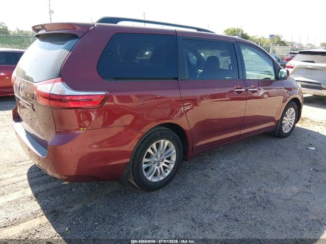 2017 TOYOTA SIENNA XLE PREMIUM 8 PASSENGER 4