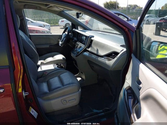 2017 TOYOTA SIENNA XLE PREMIUM 8 PASSENGER 5