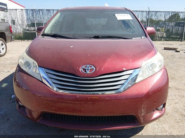 2017 TOYOTA SIENNA XLE PREMIUM 8 PASSENGER 6