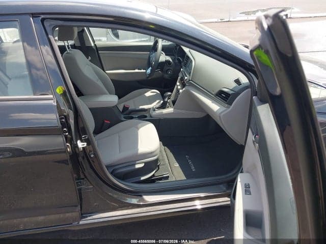 2020 HYUNDAI ELANTRA SE 5