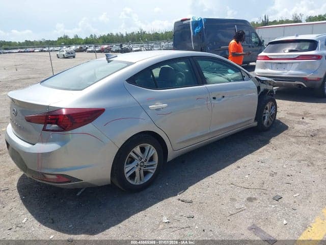 2020 HYUNDAI ELANTRA SEL 4