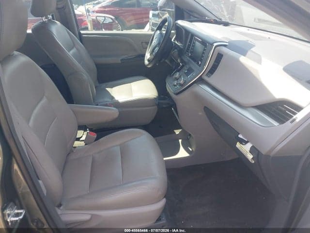 2018 TOYOTA SIENNA L 7 PASSENGER 5