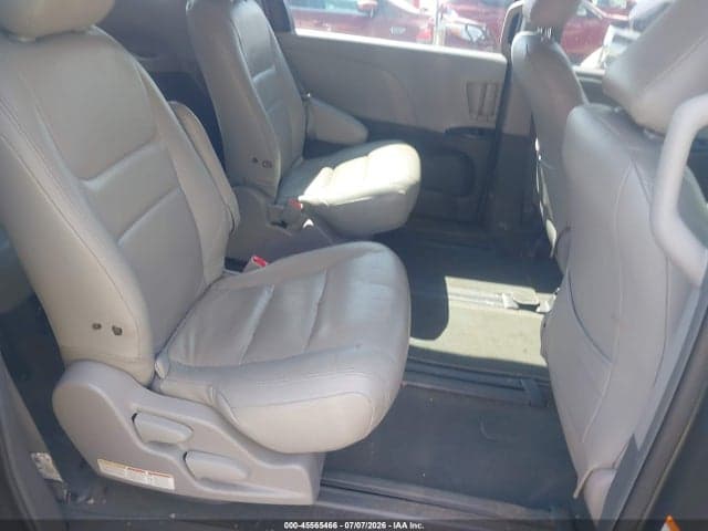 2018 TOYOTA SIENNA L 7 PASSENGER 8