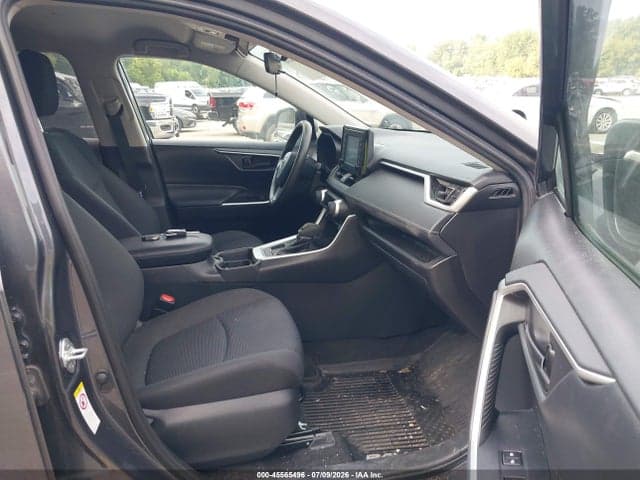 2019 TOYOTA RAV4 LE 5
