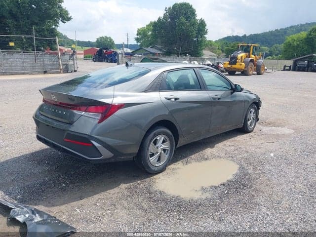 2026 HYUNDAI ELANTRA SE 4
