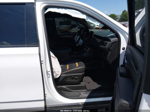 2023 GMC YUKON 4WD AT4 5