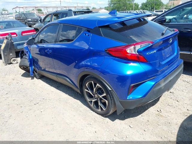 2020 TOYOTA C-HR XLE 3