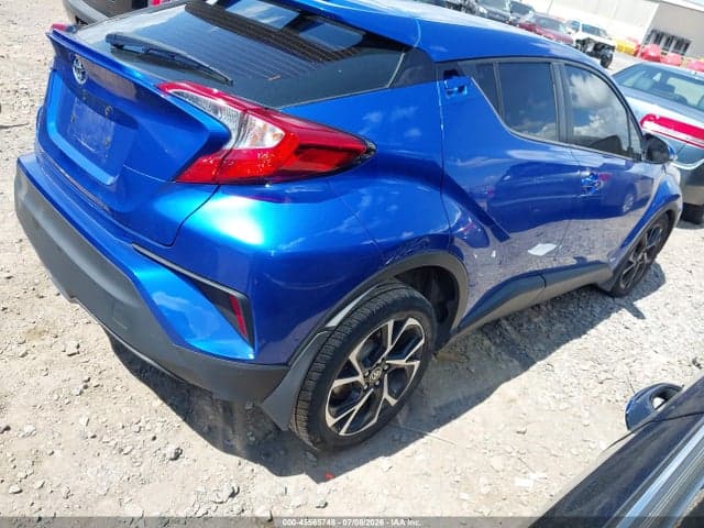 2020 TOYOTA C-HR XLE 4