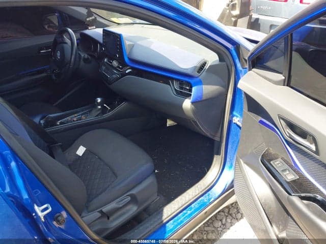 2020 TOYOTA C-HR XLE 5