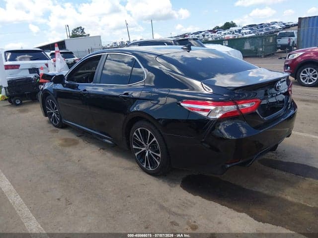 2020 TOYOTA CAMRY SE AWD 3