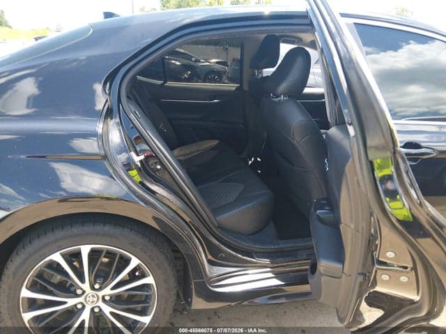 2020 TOYOTA CAMRY SE AWD 8