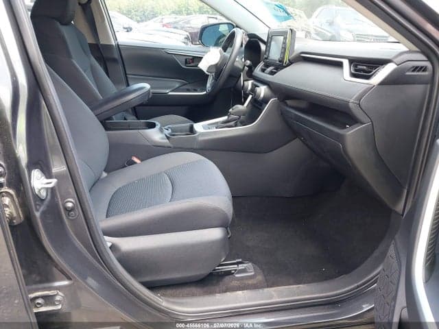 2020 TOYOTA RAV4 LE 5