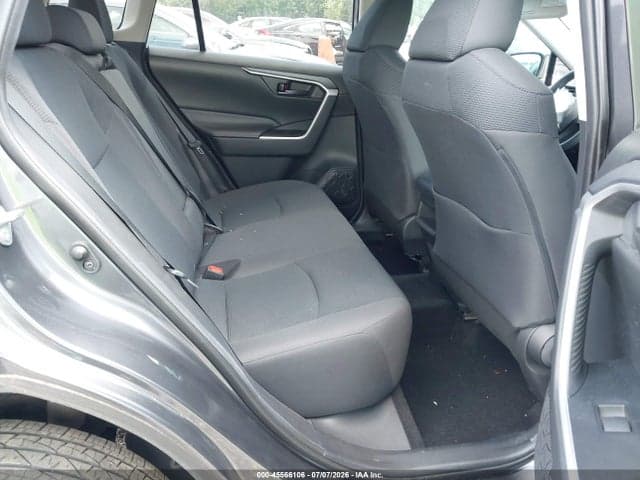 2020 TOYOTA RAV4 LE 8