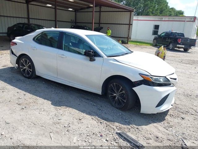 2020 TOYOTA CAMRY SE 1