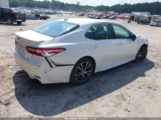2020 TOYOTA CAMRY SE 4