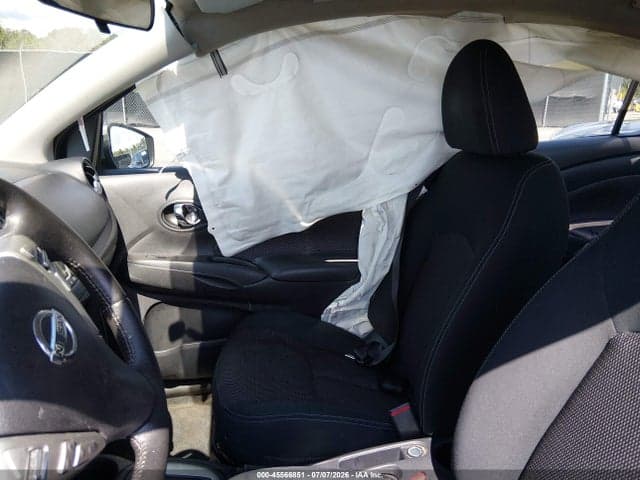 2017 NISSAN VERSA 1.6 SV 5