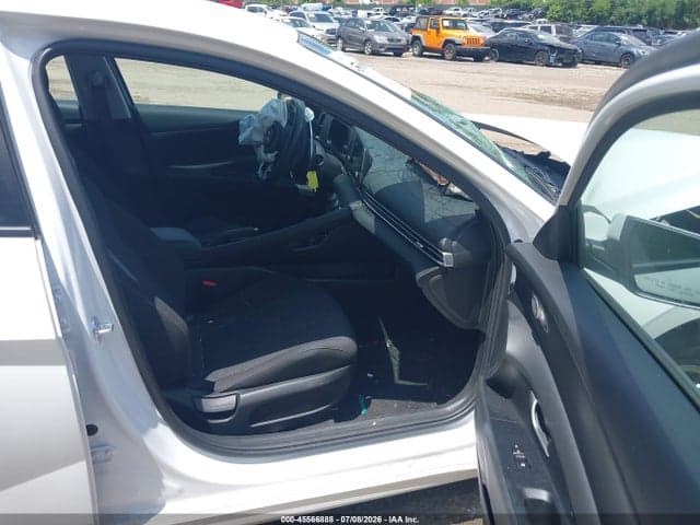 2025 HYUNDAI ELANTRA SE 5