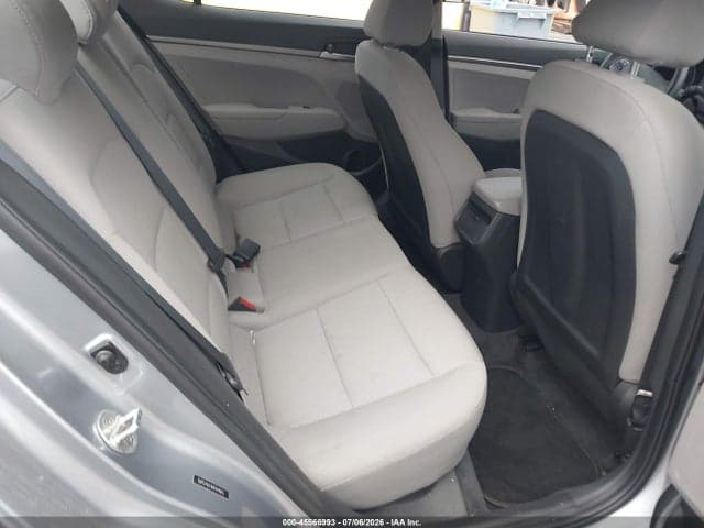 2017 HYUNDAI ELANTRA SE 8