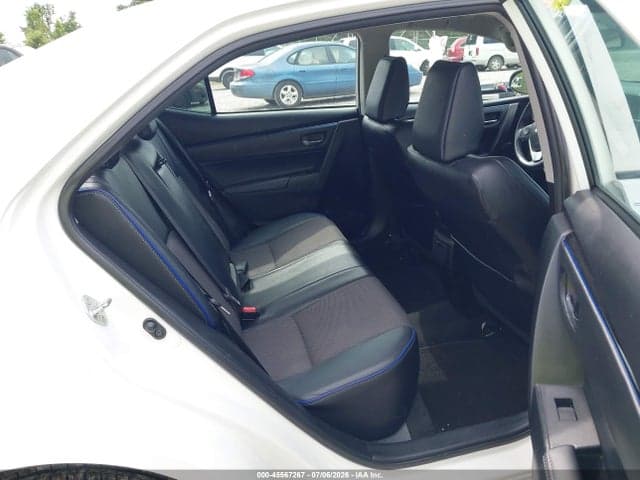 2017 TOYOTA COROLLA SE 8
