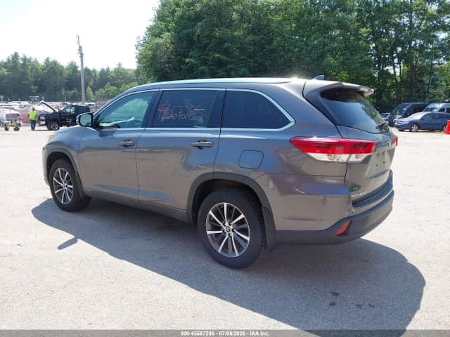 2018 TOYOTA HIGHLANDER XLE 3
